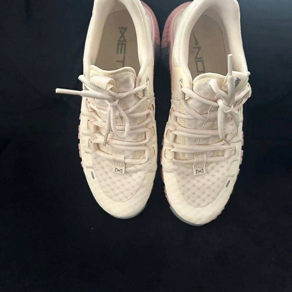 Nike METCON Women's Sneakers in Cream and Pink - Picture 5 of 6